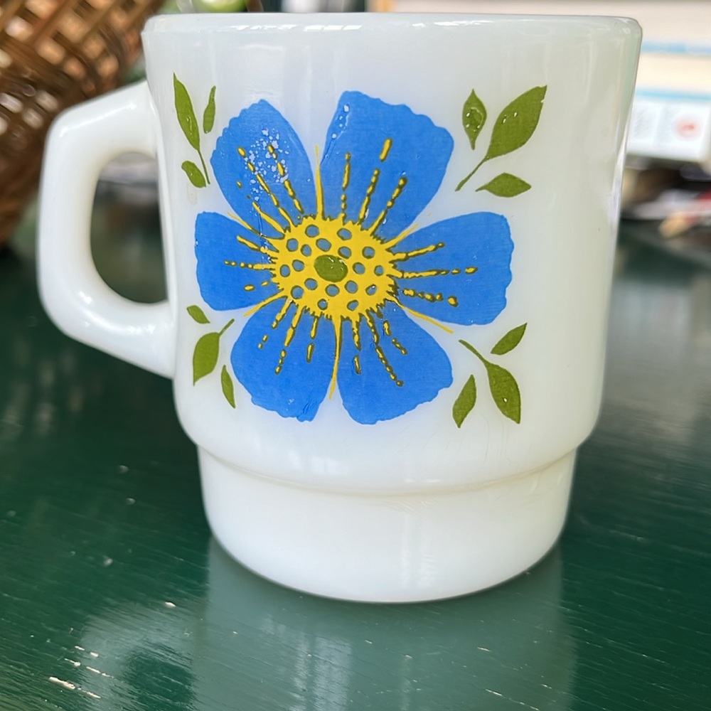 Vintage Anchor Hocking Fire King Yellow Flower/Blue Flower small mug - Picture 2 of 4